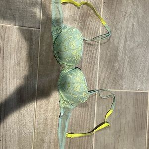 victoria’s Secret push-up bra 34a